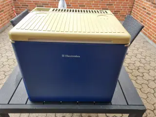 Domtic køleboks 40 L. 12v/220v og gas