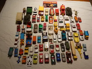 78 stk mærkede modelbiler samt katalog.