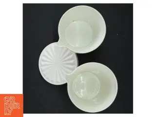 Tupperware beholder og krus fra Tupperware (str. Ø. 10 cm. længde. 15 cm)