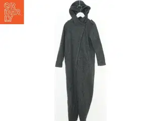 Termodragt med hætte fra Karmameju (str. 122)