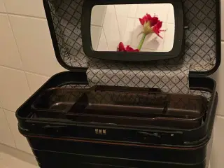 Stor rummelig beauty box med lås