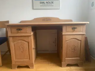 Skrivebord med bordplade af egetræ