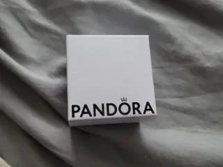 Pandora hjerte ørestikker 