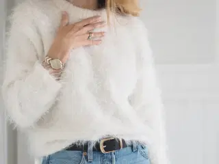 StrikkeKit “Fuzzy Sweater” (Opskrift + Garn)