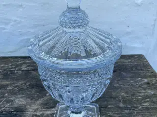 Glaspokal med låg