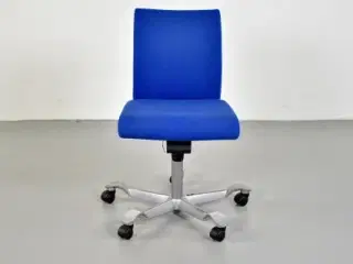 Häg h04 credo 4200 kontorstol med blåt polster og gråt stel