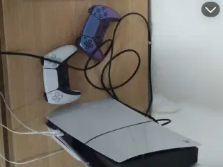 Har en ps5 med 2 spil  det er næste helt nyt 