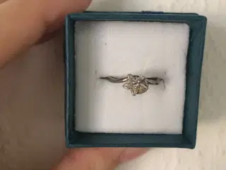 Sølv ring med blomst