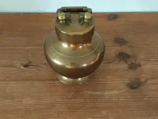Indisk vievandskrukke i massiv messing﻿