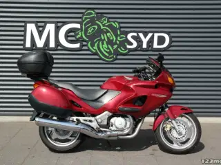 Honda NT 650 Deauville MC-SYD       BYTTER GERNE
