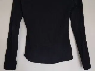 Mørkeblå bluse med turtleneck 