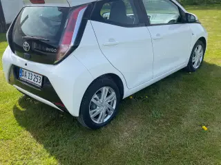 Driftsikker og billig kørende Aygo sælges