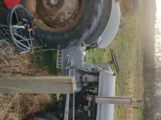Traktor Ferguson 26
