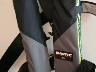 BALTIC Redningsvest, med alt tilbehør 