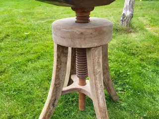 Antik kunstner skammel