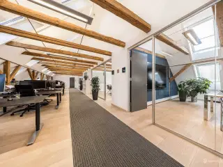 Sublimt kontorlejemål med fælles kantine og konferencerum tæt på Glostrup Station og motorvejsnettet