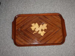 Serveringsbakke med intarsia