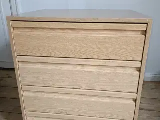 Oak-Style 4 Chest of Drawers