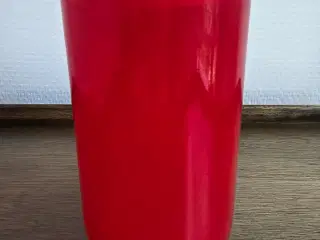 Rød vase af glas