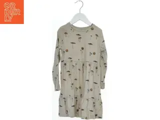 Kjole med svampe print fra Name It (str. 110)