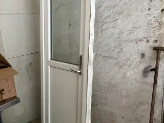Kraftig plastik dør 🙂