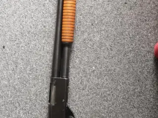 Pumpgun til salg