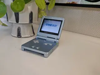 Nintendo Gameboy Advance SP sælges