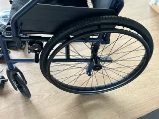 Kørestol næsten ny
