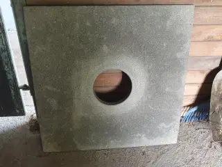 Skorstens topplade i fiberbeton.