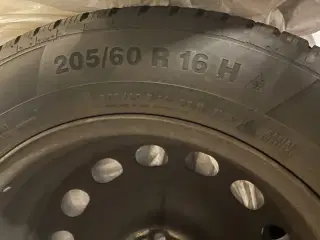 4 vinterdæk monteret på stålfælge