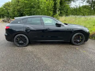 Maserati Levante 3,0 årg. 2017 sort