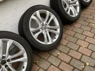 Originale 17” Audi A4 alufælge med vinterdæk 