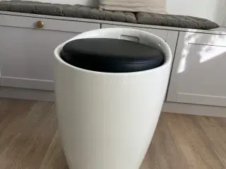 Skammel med opbevaring 