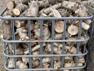 Brænde Normannsgran, skåret i 20-35cm stykker