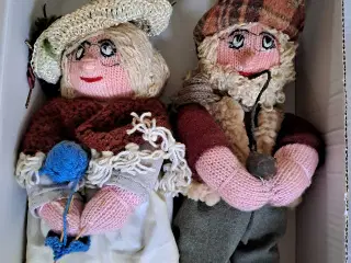 Dukker i strik. 