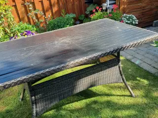Havebord trænger til en kærlig hånd 