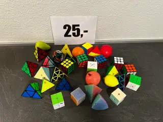 Rubik's cubes, og andre puzzles sælges. 