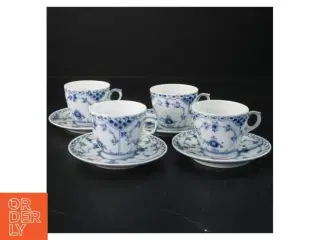Porcelæns kopper og tallerkener fra Royal Copenhagen (str. Kopper. ø. 6,5 cm. tallerkener. ø. 11,5 cm)