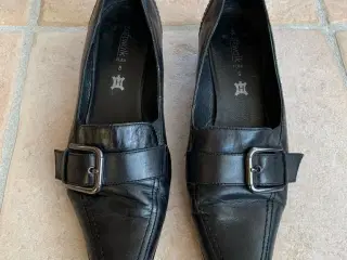 Sorte sko med hæl str. 5