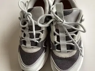 Woden grå sneakers