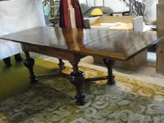 Antikt egetræsbord med 2 