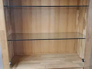 Skænk, vitrine skab og tv.bord.