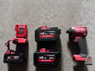 Milwakee slagskrue maskine og batterier