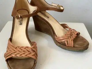 Angulus, sandaler, str 40