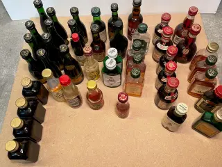 Små alkohold flaser.