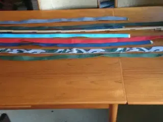 For bælteden er lavet af knyttet snor 