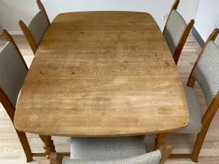Spisebord med 5 stole