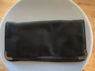 Lille sort clutch / aftentaske i skind med