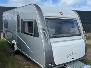 Campingvogn med fortelt og alt service 