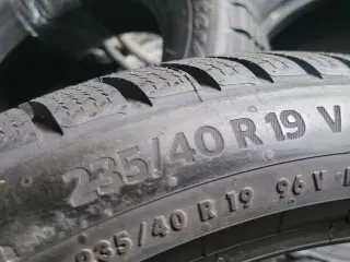 235 / 40 R 19 v xl